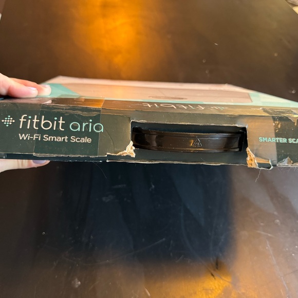 Fitbit Aria Wi-Fi Smart Scale - Picture 4 of 4